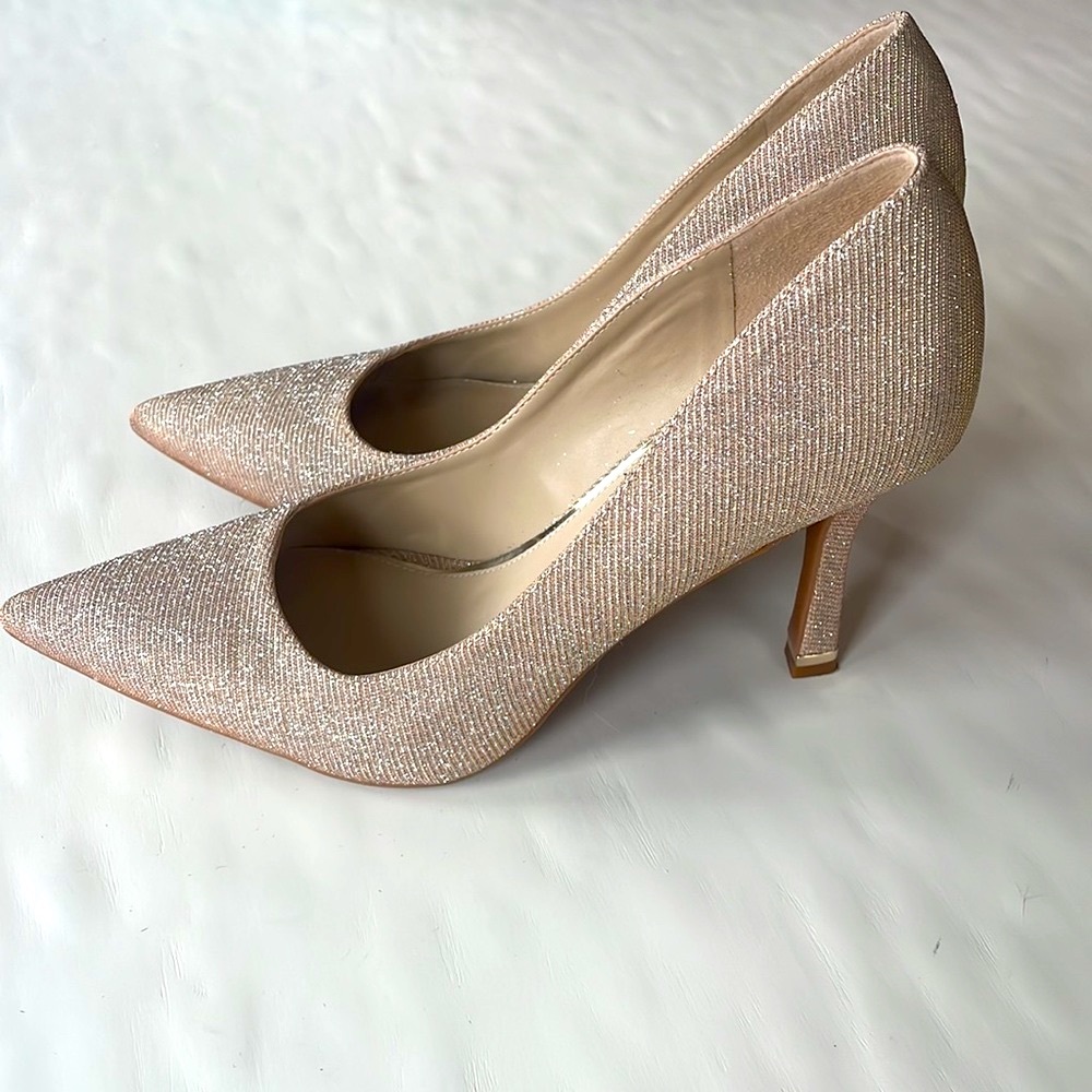 Kenneth Cole Romi pump gold metallic size 9.5